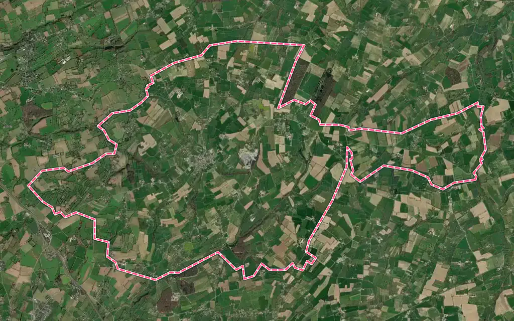 Vue satellite de Saint-Jean-d'Elle avec ses contours administratifs