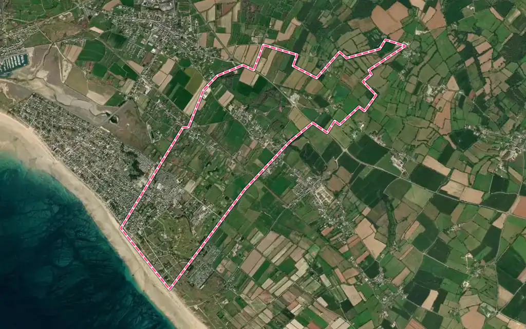 Vue satellite de Saint-Jean-de-la-Rivière avec ses contours administratifs