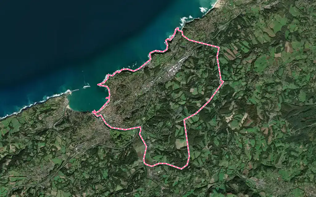 Vue satellite de Saint-Jean-de-Luz avec ses contours administratifs