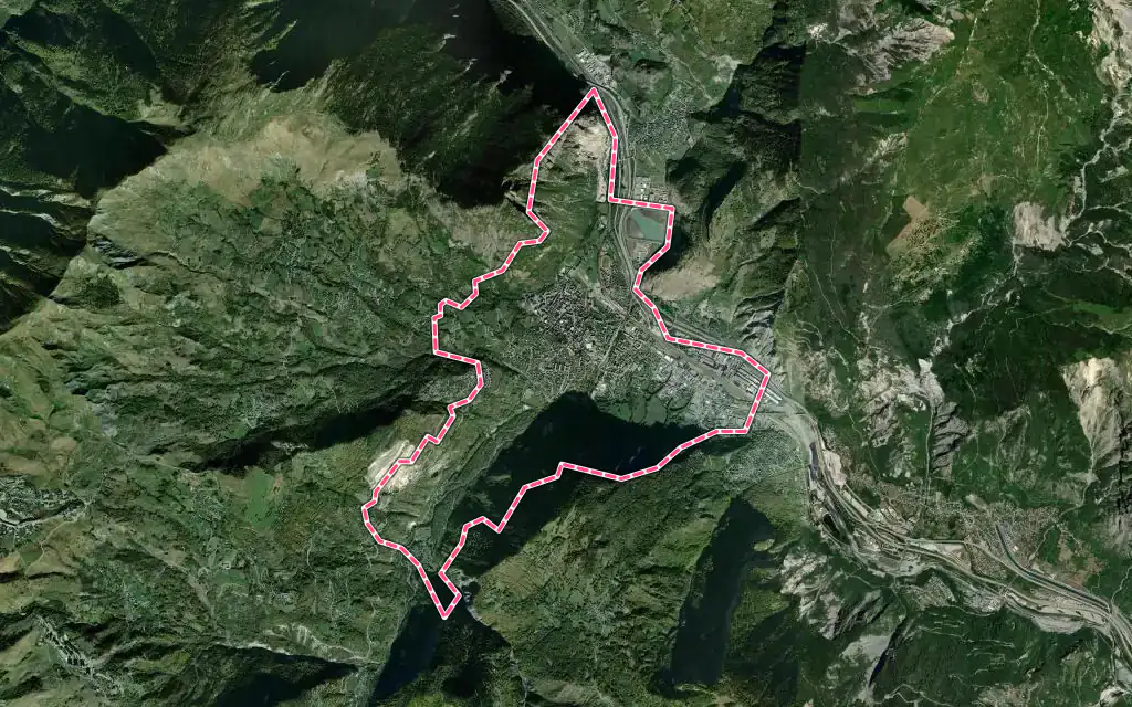 Vue satellite de Saint-Jean-de-Maurienne avec ses contours administratifs
