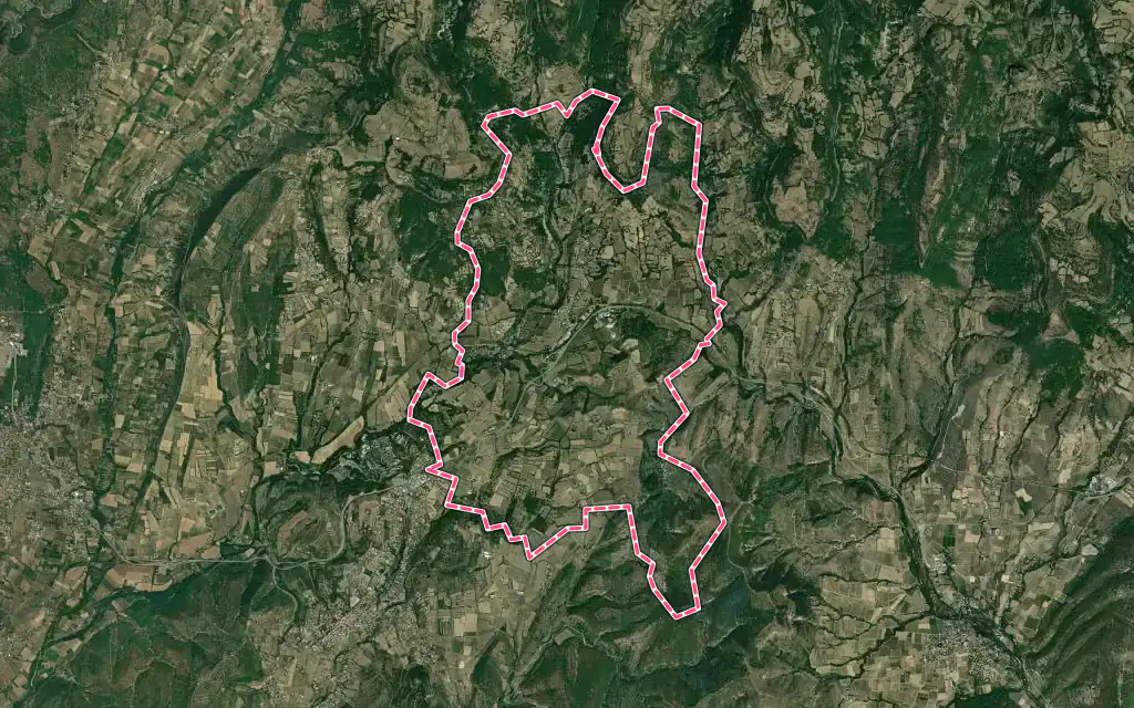 Vue satellite de Saint-Jean-le-Centenier avec ses contours administratifs
