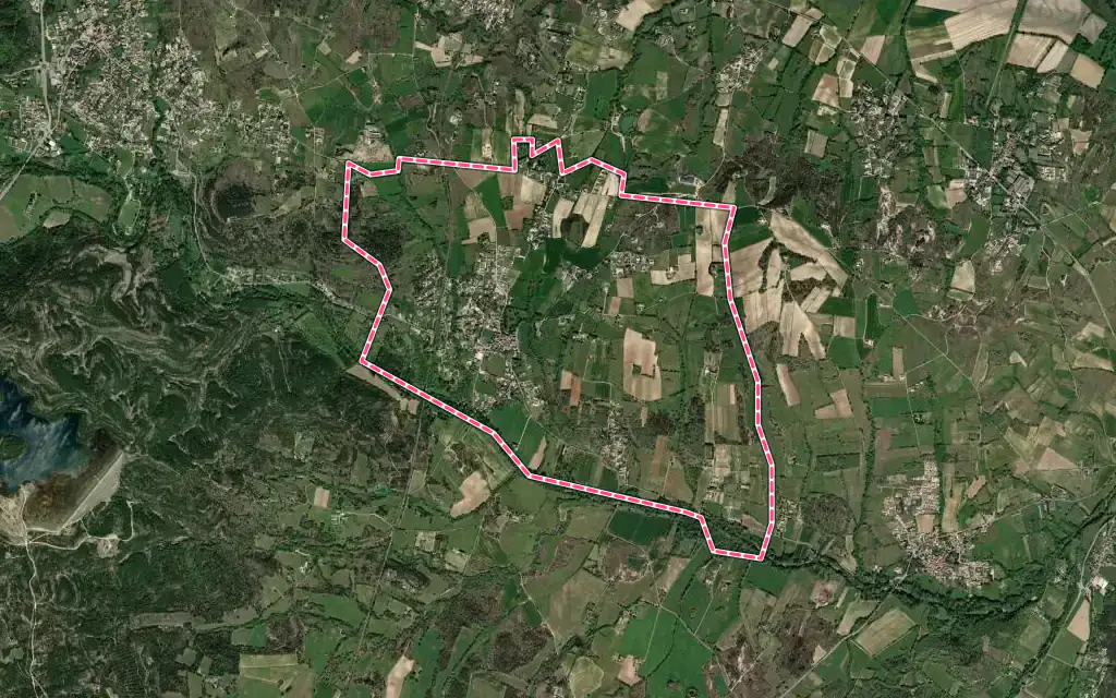 Vue satellite de Saint-Julien-de-Cassagnas avec ses contours administratifs