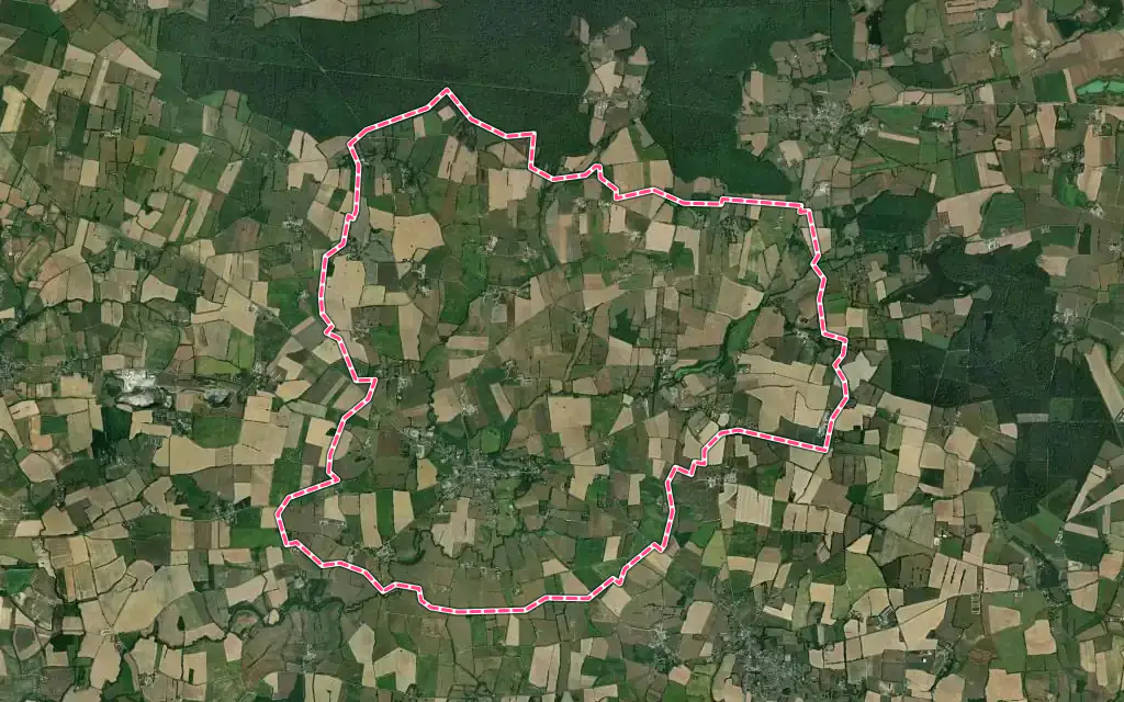 Vue satellite de Saint-Julien-de-Vouvantes avec ses contours administratifs
