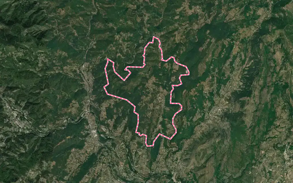 Vue satellite de Saint-Julien-du-Serre avec ses contours administratifs