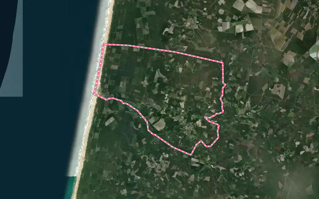Vue satellite de Saint-Julien-en-Born avec ses contours administratifs