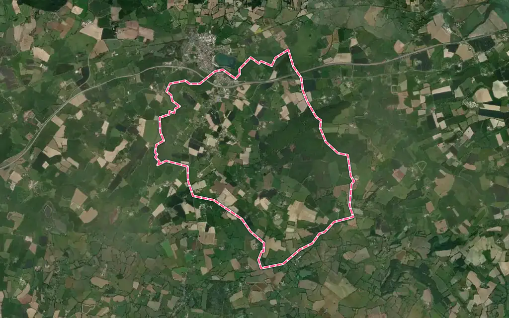 Vue satellite de Saint-Julien-sur-Sarthe avec ses contours administratifs