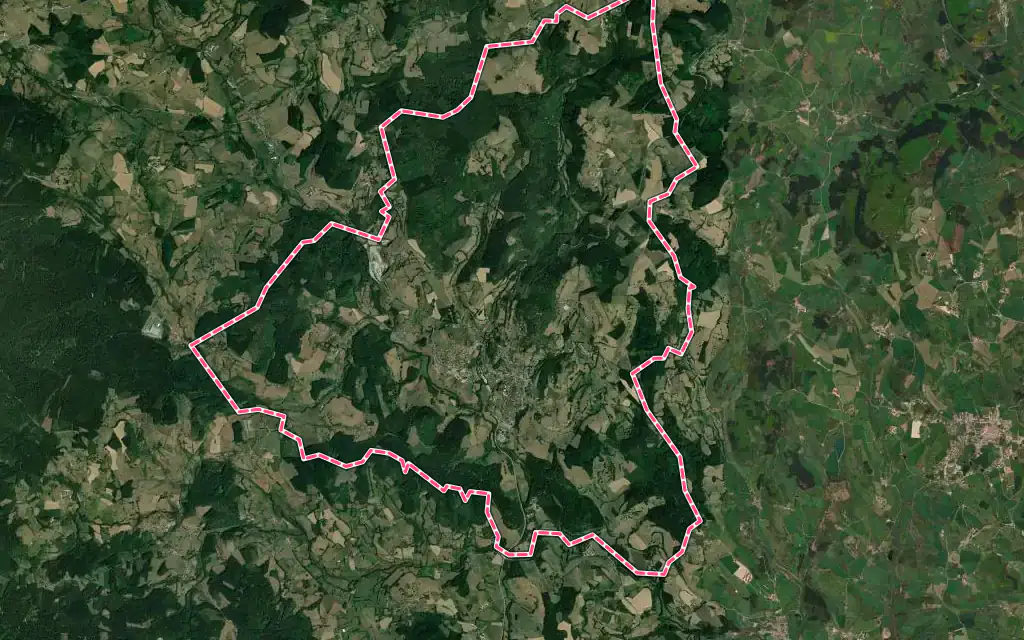 Vue satellite de Saint-Just-en-Chevalet avec ses contours administratifs