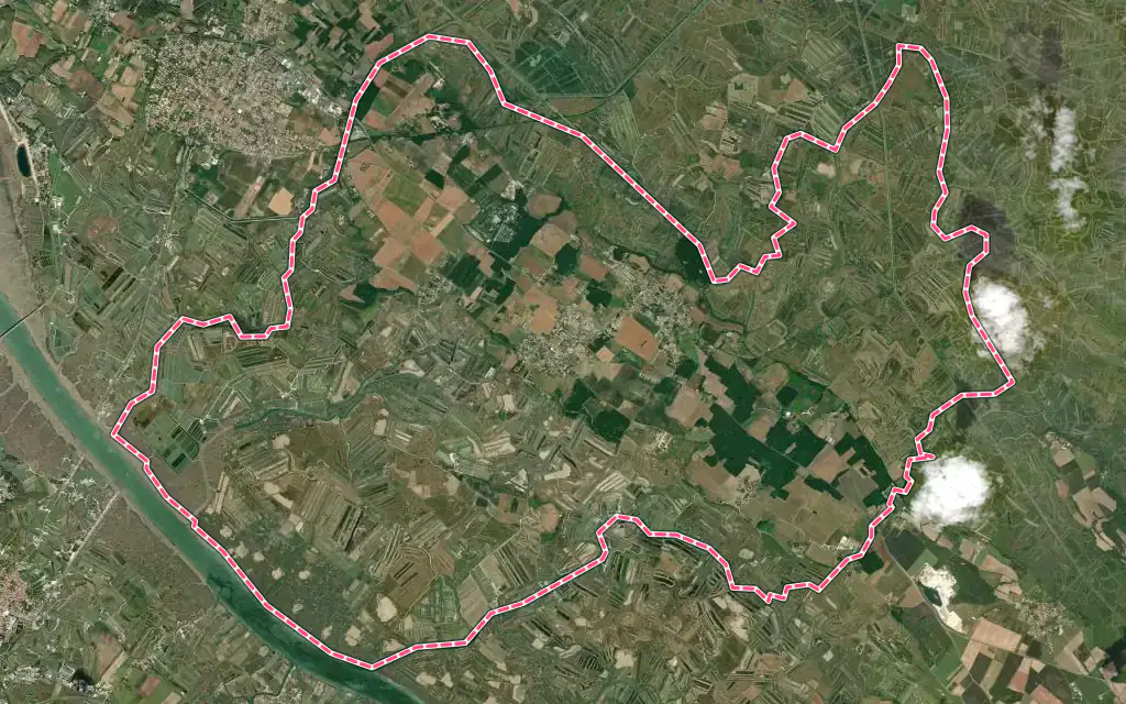 Vue satellite de Saint-Just-Luzac avec ses contours administratifs