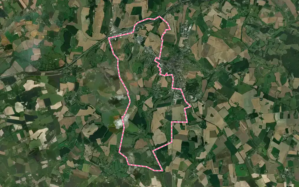 Vue satellite de Saint-Langis-lès-Mortagne avec ses contours administratifs