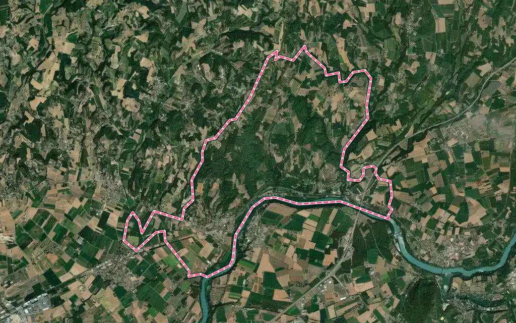 Vue satellite de Saint-Lattier avec ses contours administratifs