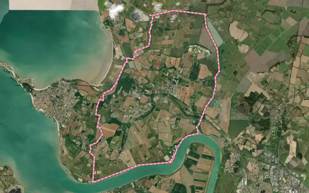 Vue satellite de Saint-Laurent-de-la-Prée avec ses contours administratifs