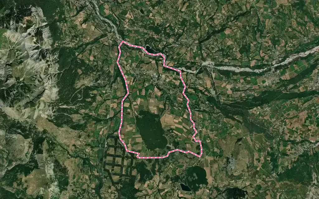 Vue satellite de Saint-Laurent-du-Cros avec ses contours administratifs
