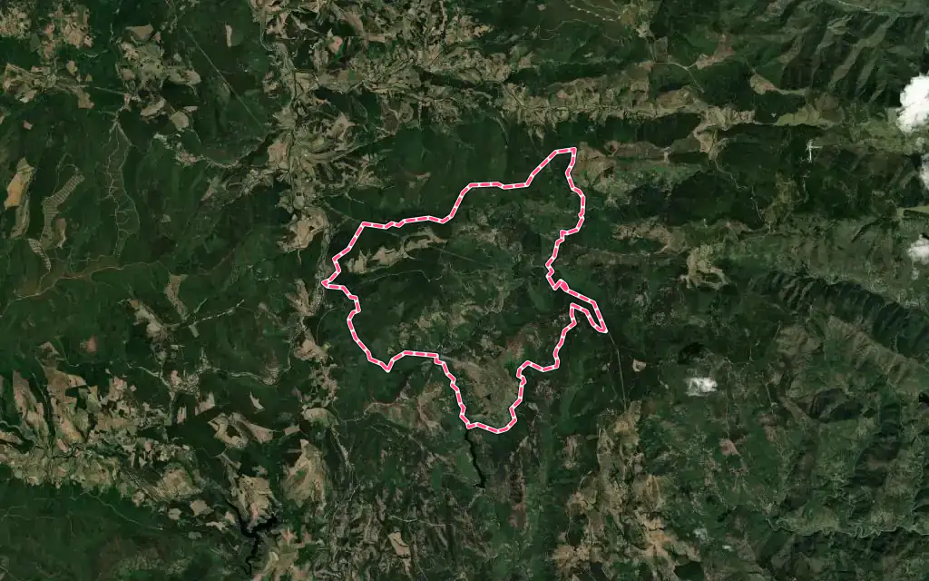 Vue satellite de Saint-Laurent-les-Bains-Laval-d'Aurelle avec ses contours administratifs