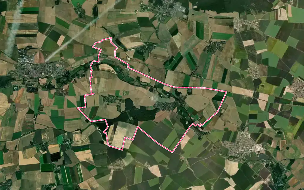 Vue satellite de Saint-Luperce avec ses contours administratifs
