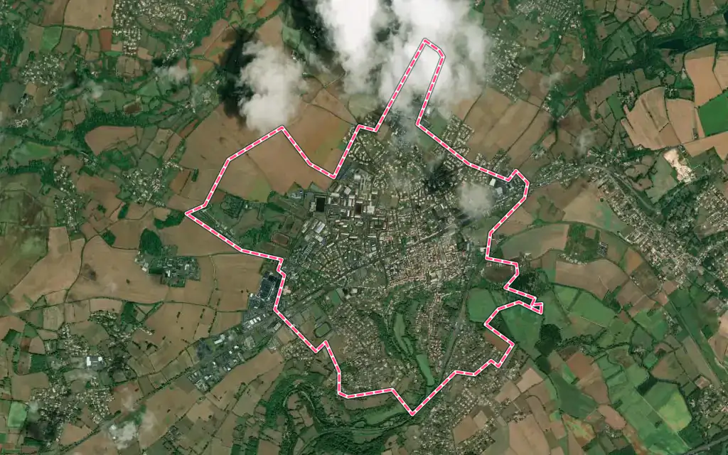 Vue satellite de Saint-Maixent-l'École avec ses contours administratifs