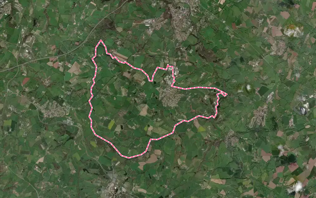 Vue satellite de Saint-Malô-du-Bois avec ses contours administratifs