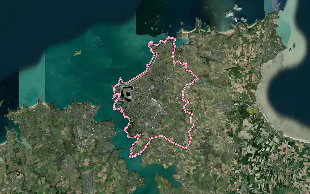 Vue satellite de Saint-Malo avec ses contours administratifs