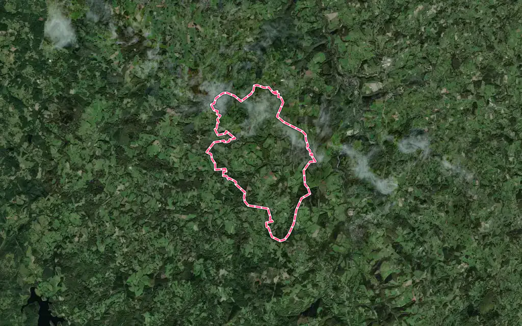 Vue satellite de Saint-Marc-à-Frongier avec ses contours administratifs
