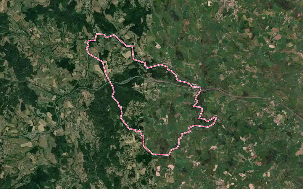 Vue satellite de Saint-Marcel-d'Urfé avec ses contours administratifs