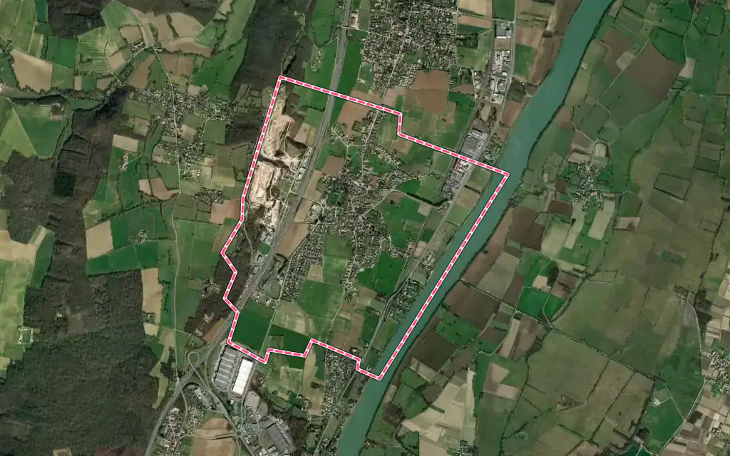 Vue satellite de Saint-Martin-Belle-Roche avec ses contours administratifs
