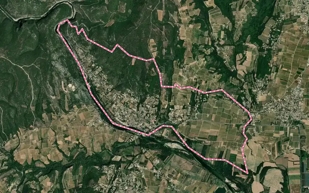 Vue satellite de Saint-Martin-d'Ardèche avec ses contours administratifs