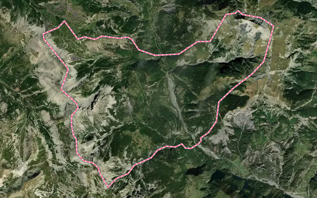 Vue satellite de Saint-Martin-d'Entraunes avec ses contours administratifs