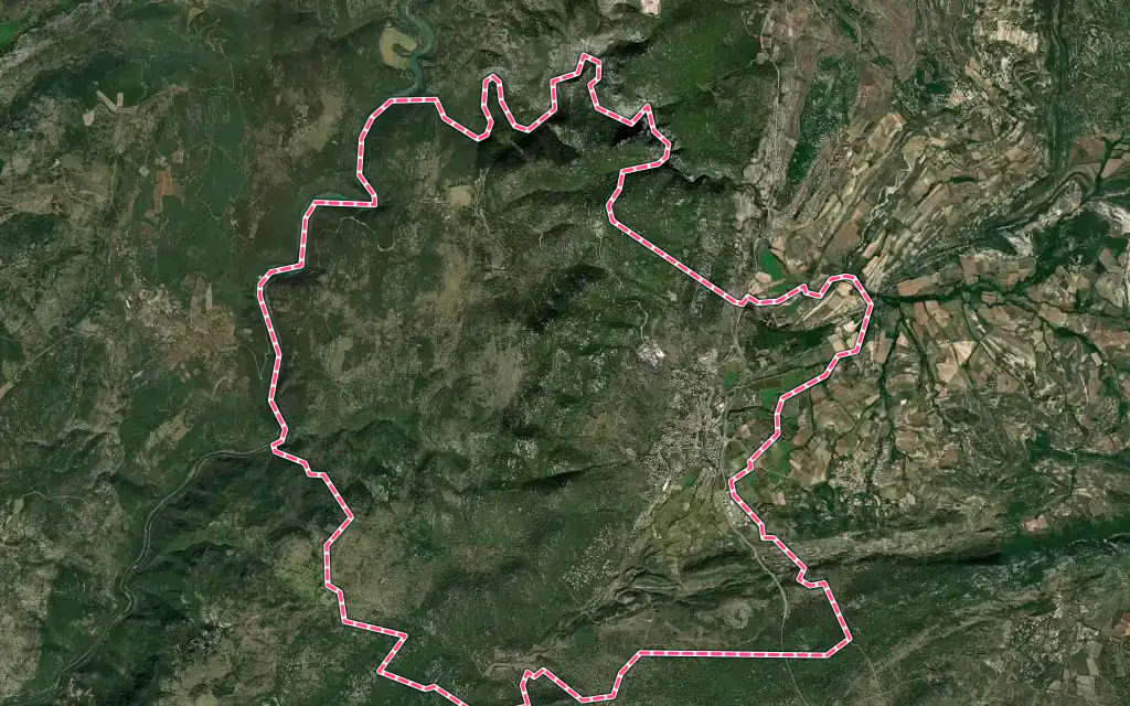 Vue satellite de Saint-Martin-de-Londres avec ses contours administratifs