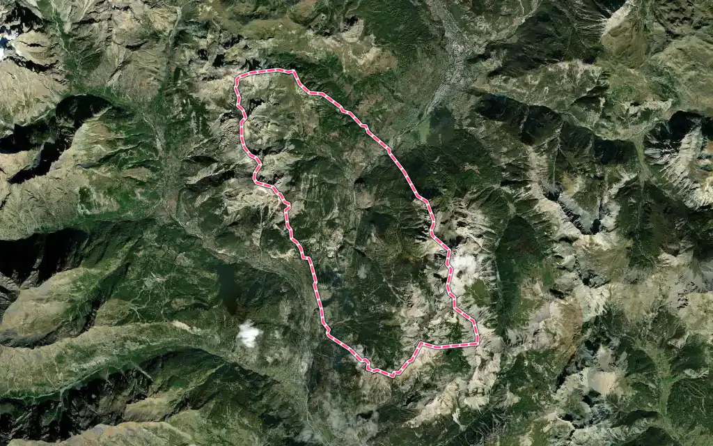 Vue satellite de Saint-Martin-de-Queyrières avec ses contours administratifs