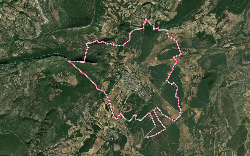Vue satellite de Saint-Mathieu-de-Tréviers avec ses contours administratifs