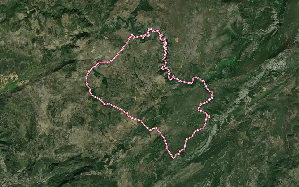 Vue satellite de Saint-Maurice-Navacelles avec ses contours administratifs