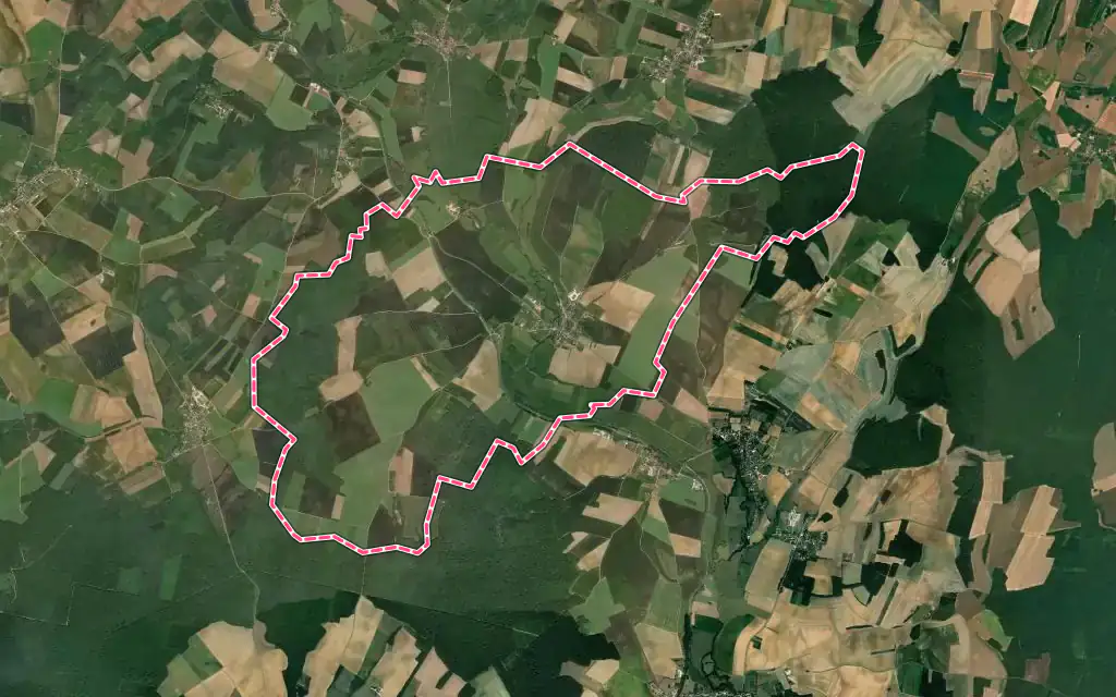 Vue satellite de Saint-Maurice-sur-Vingeanne avec ses contours administratifs