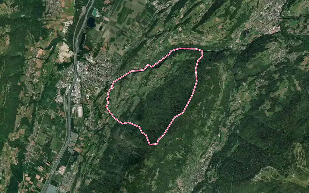 Vue satellite de Saint-Maximin avec ses contours administratifs