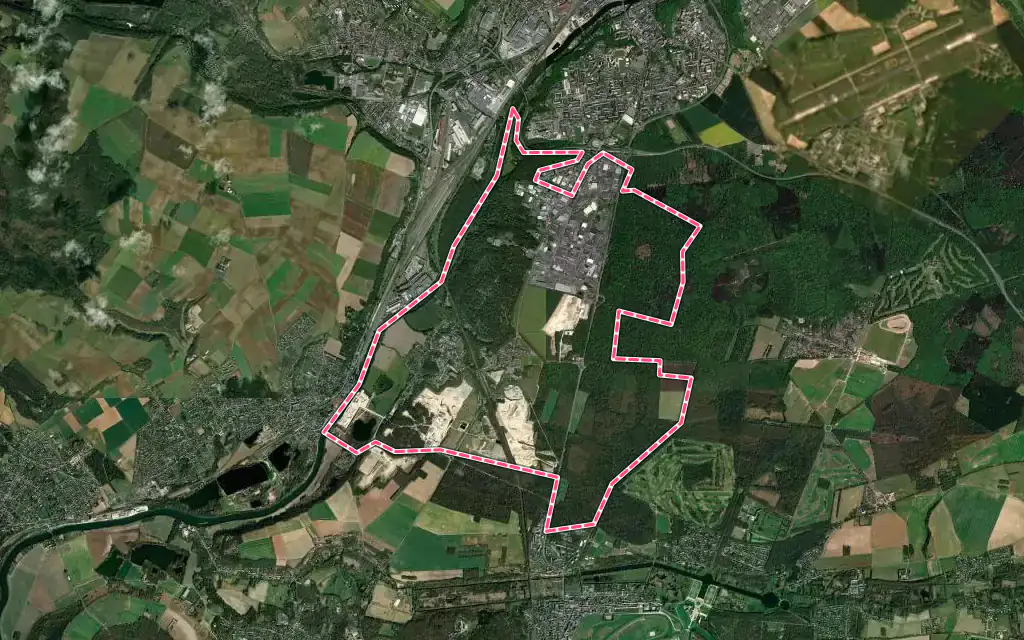 Vue satellite de Saint-Maximin avec ses contours administratifs