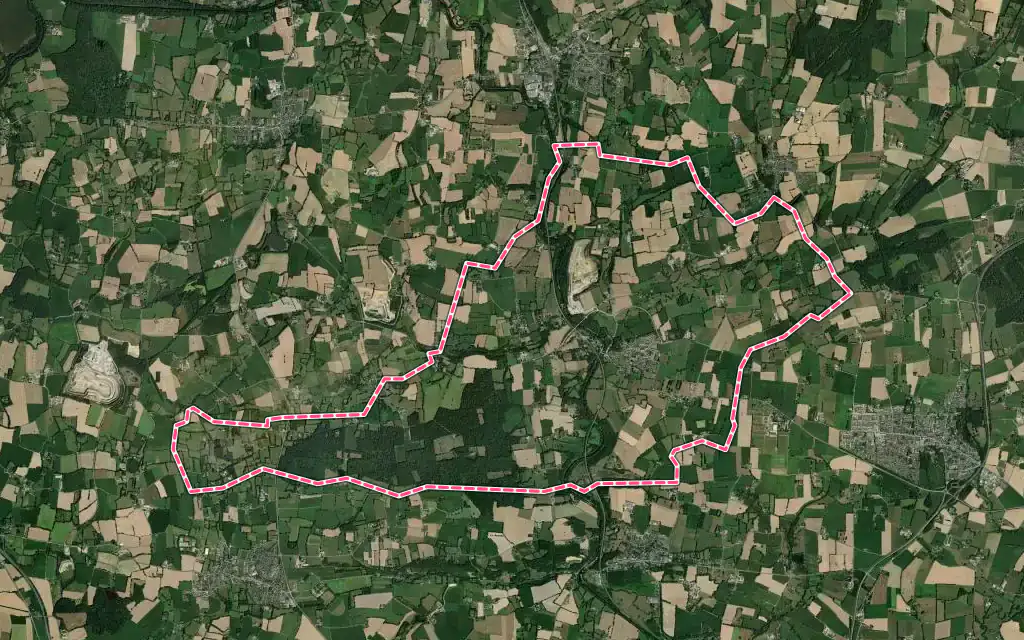 Vue satellite de Saint-Médard-sur-Ille avec ses contours administratifs