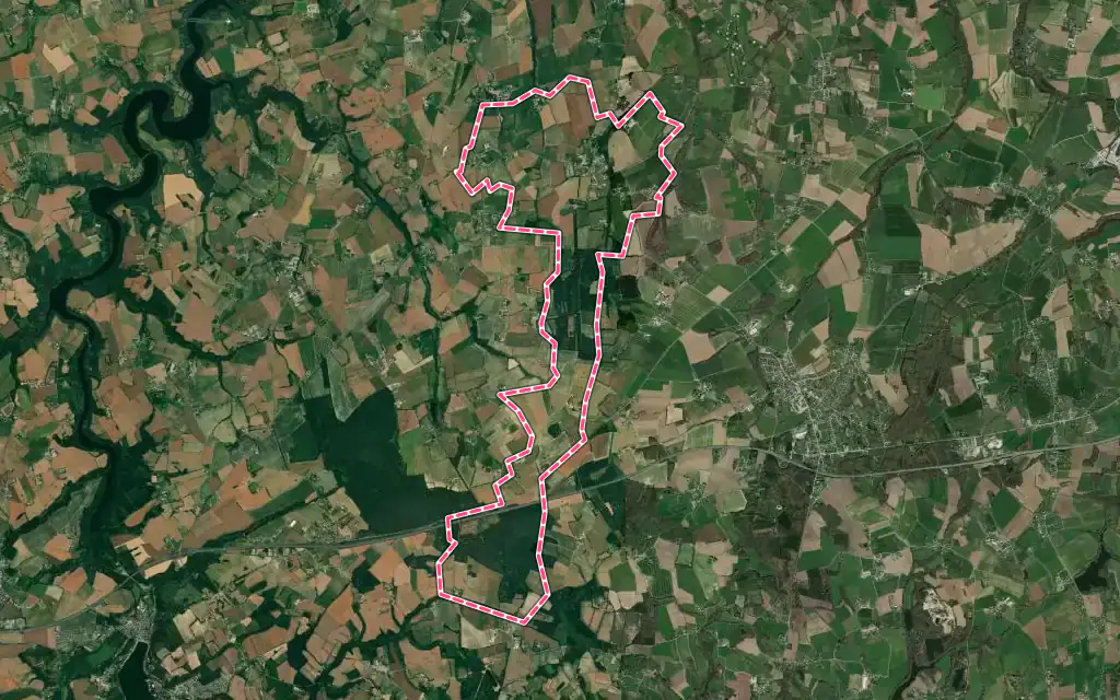 Vue satellite de Saint-Méloir-des-Bois avec ses contours administratifs