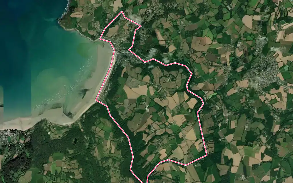 Vue satellite de Saint-Michel-en-Grève avec ses contours administratifs