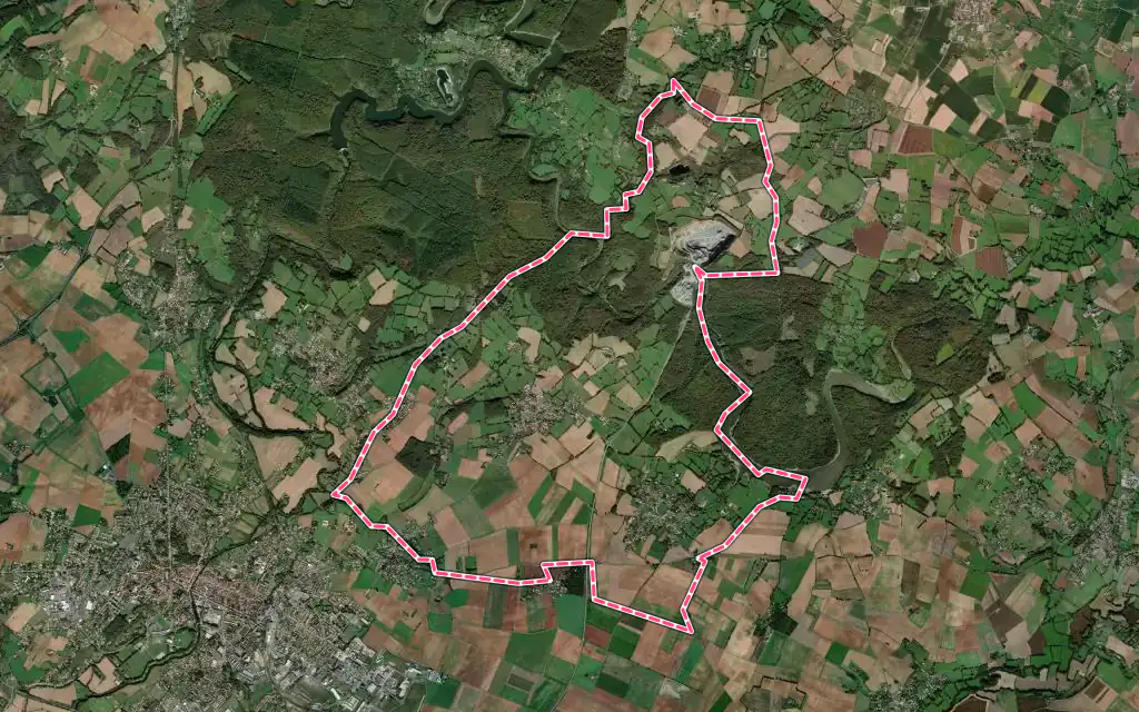 Vue satellite de Saint-Michel-le-Cloucq avec ses contours administratifs