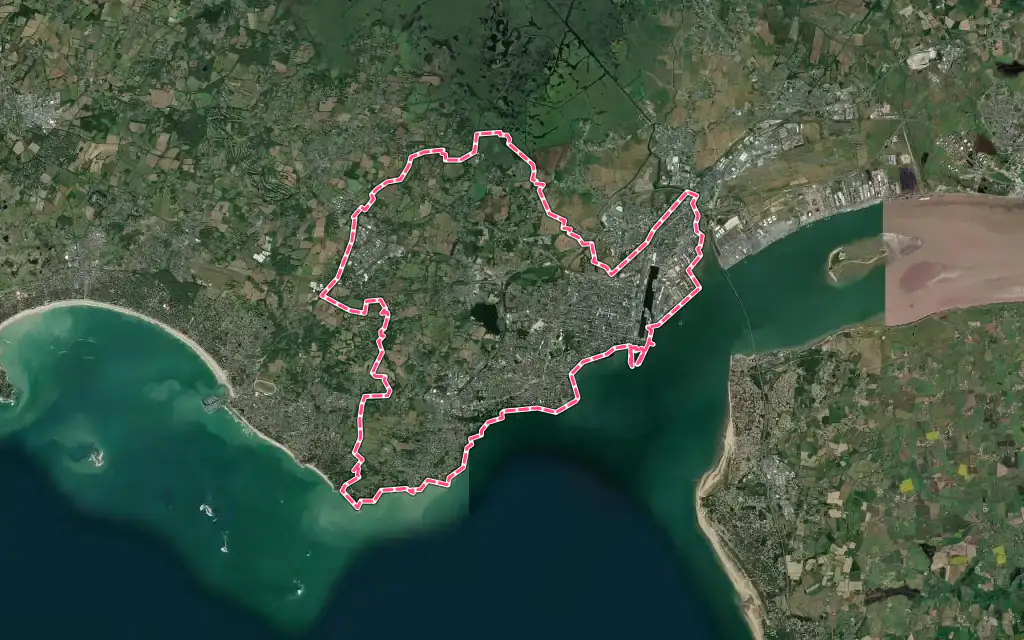 Vue satellite de Saint-Nazaire avec ses contours administratifs