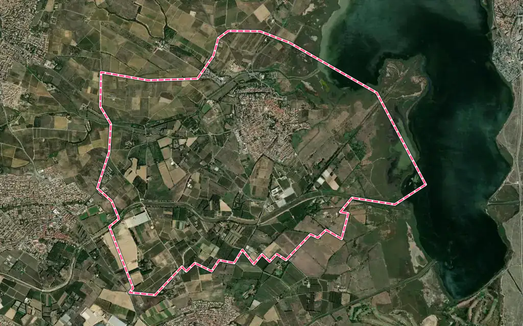 Vue satellite de Saint-Nazaire avec ses contours administratifs