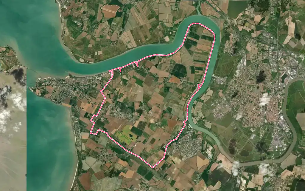 Vue satellite de Saint-Nazaire-sur-Charente avec ses contours administratifs