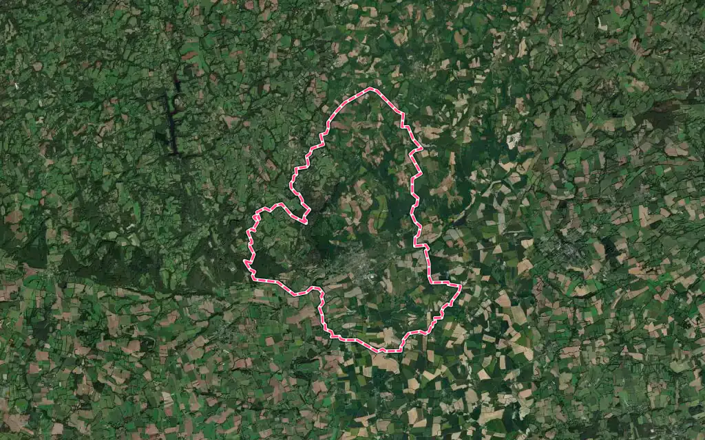 Vue satellite de Saint-Nicolas-du-Pélem avec ses contours administratifs