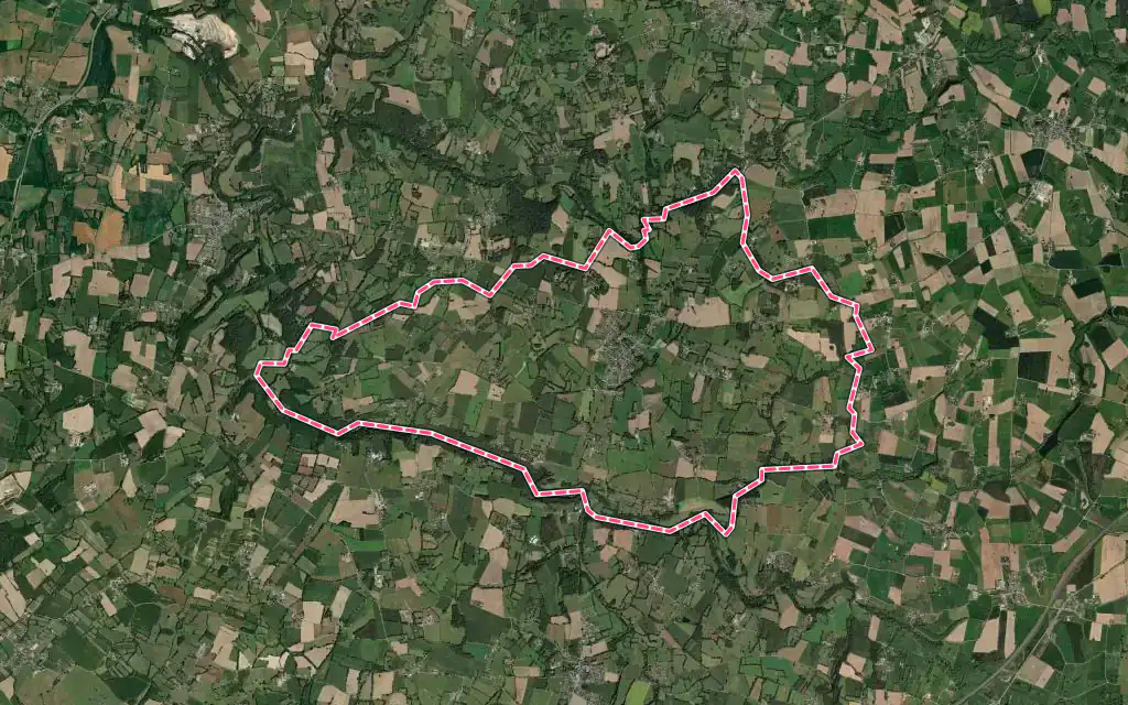 Vue satellite de Saint-Ouen-des-Alleux avec ses contours administratifs