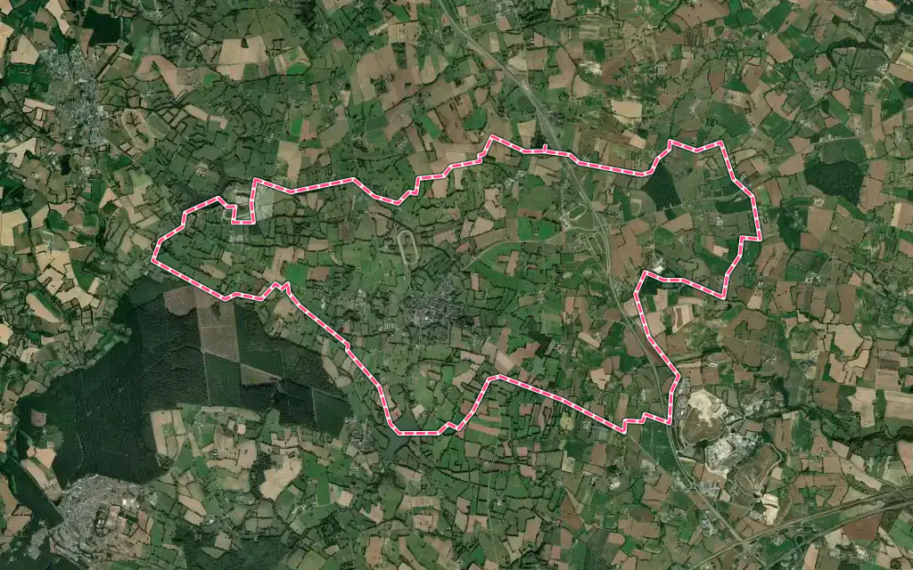 Vue satellite de Saint-Ouën-des-Toits avec ses contours administratifs
