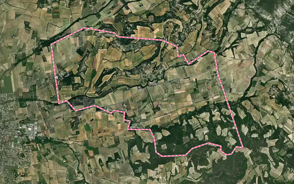 Vue satellite de Saint-Pantaléon-les-Vignes avec ses contours administratifs