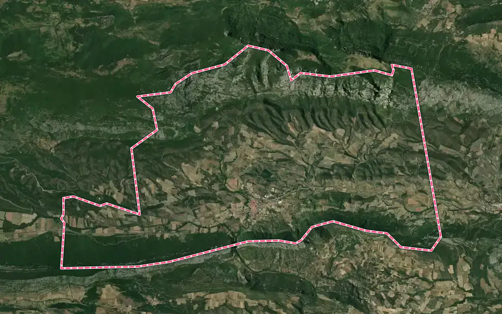 Vue satellite de Saint-Paul-de-Fenouillet avec ses contours administratifs