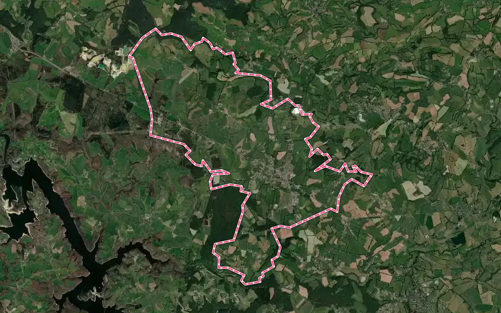 Vue satellite de Saint-Paul-des-Landes avec ses contours administratifs