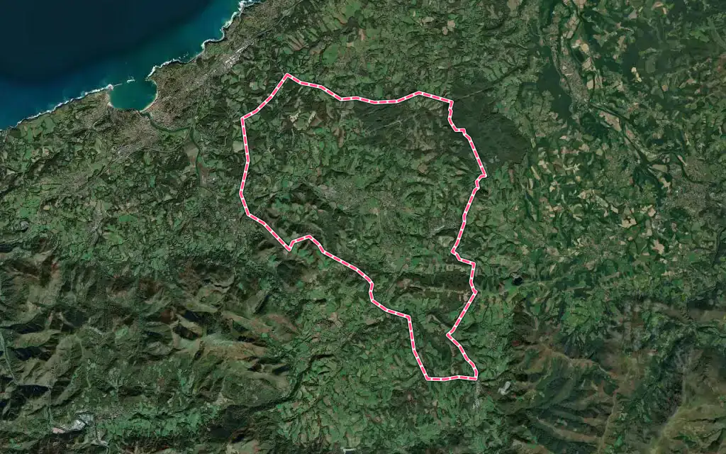 Vue satellite de Saint-Pée-sur-Nivelle avec ses contours administratifs