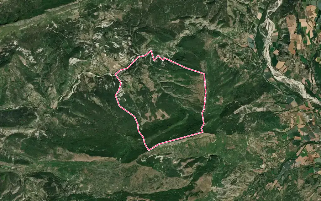 Vue satellite de Saint-Pierre-Avez avec ses contours administratifs