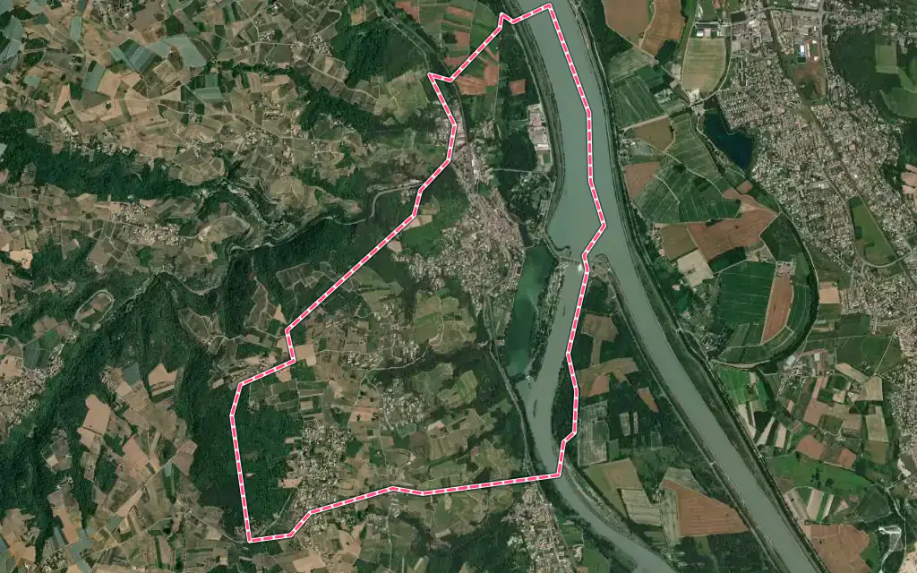 Vue satellite de Saint-Pierre-de-Bœuf avec ses contours administratifs
