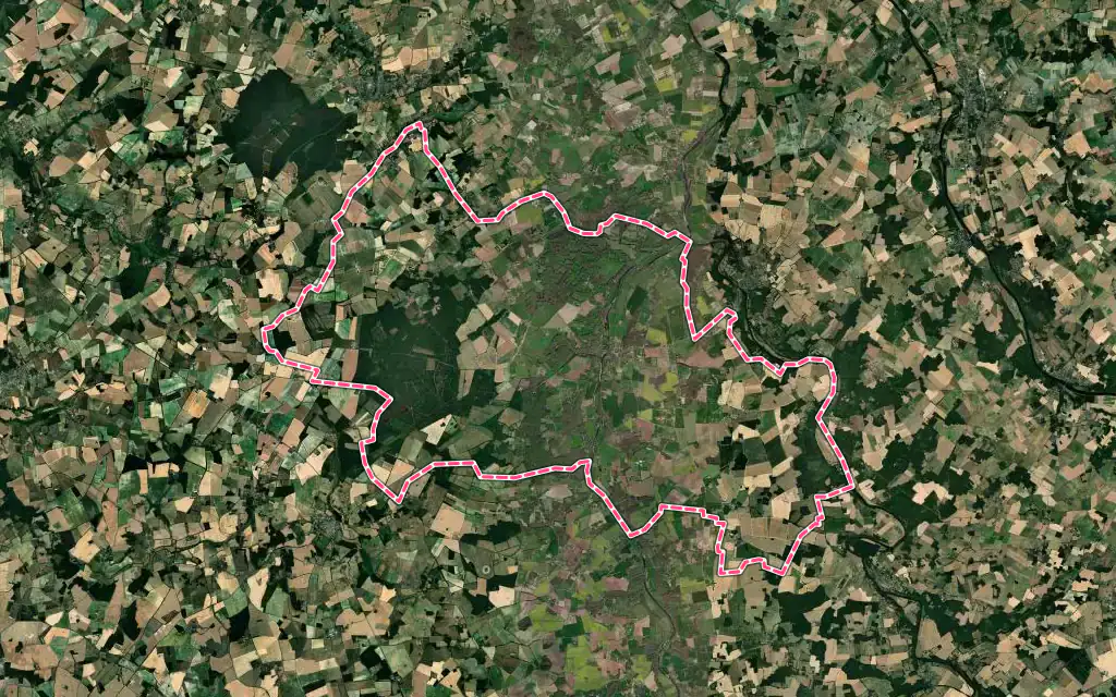 Vue satellite de Saint-Pierre-de-Maillé avec ses contours administratifs